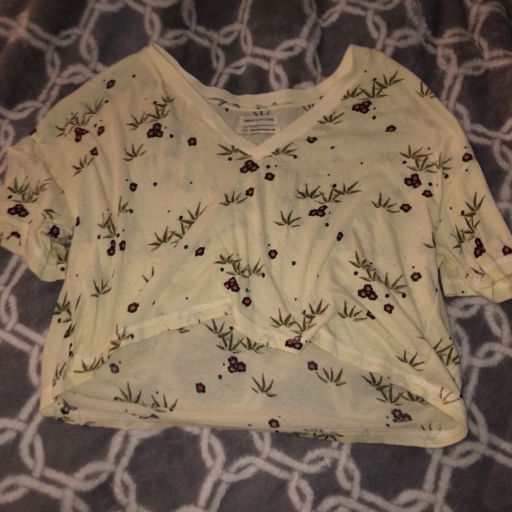 urban outfitters cropped flowy floral short sleeve